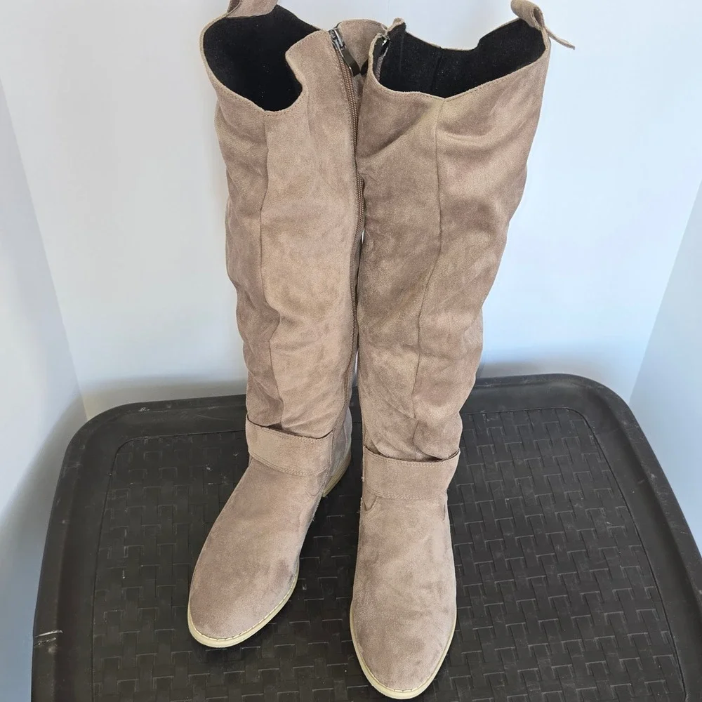 Unbranded Slouchy Knee High Boots Womens 39 Taupe Excellent Faux Suede Low Heel